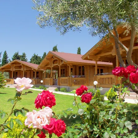 Sandys And Log Hotel
