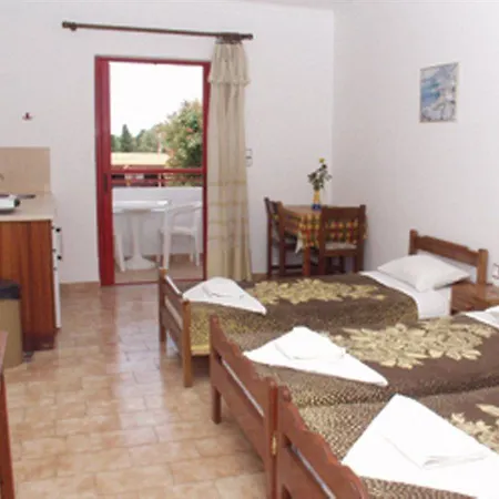 Sandys And Log Hotel 2*