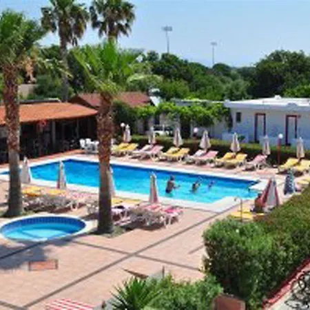 Sandys And Log Hotel