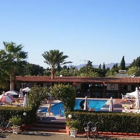 Hotel Sandys And Log 2*