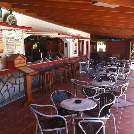 Sandys And Log Hotel