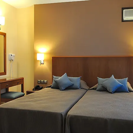 Sandys And Log Hotel