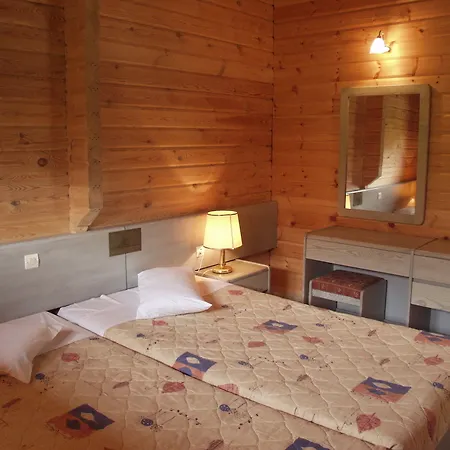 Hotel Sandys And Log